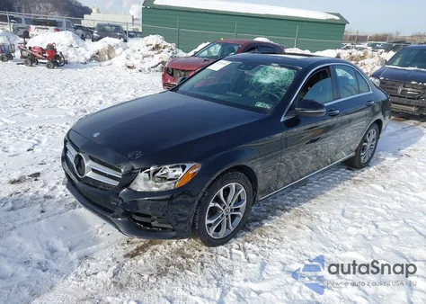 2017 Mercedes-Benz C 300 4Matic/Luxury 4Matic/Sport 4Matic z USA, uszkodzony, nr VIN 55SWF4KB6HU206711